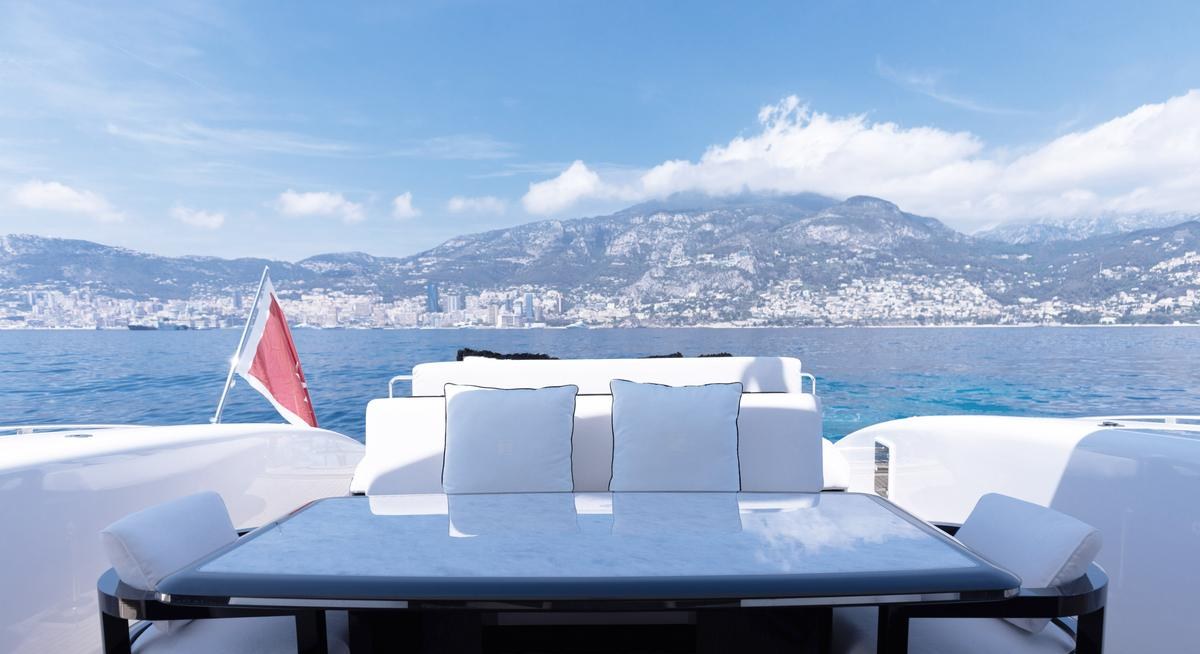 1K yacht charter 3