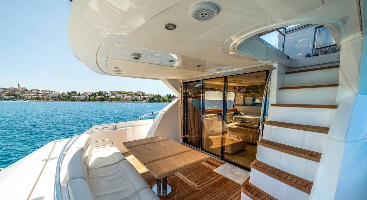 2 DRUNK yacht charter 4