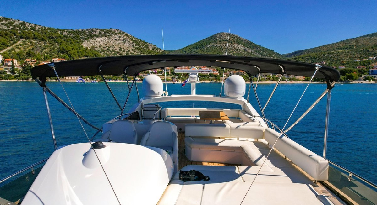 2 DRUNK yacht charter 2