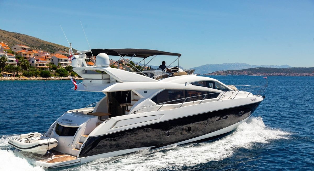 2 DRUNK yacht charter 5