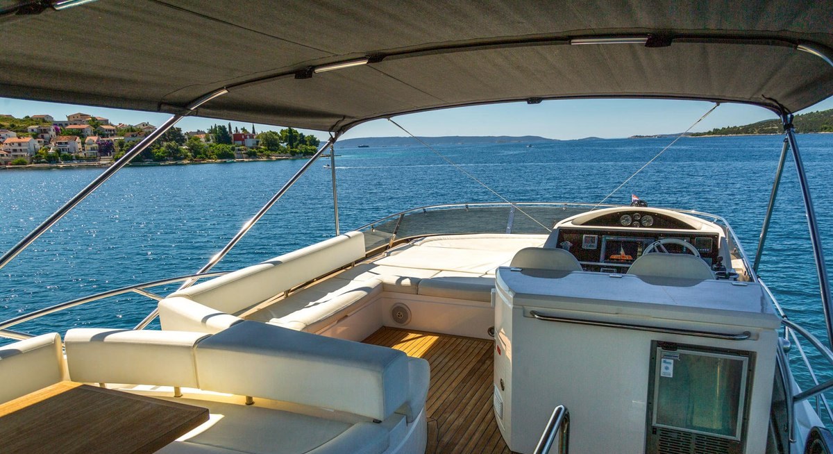 2 DRUNK yacht charter 3