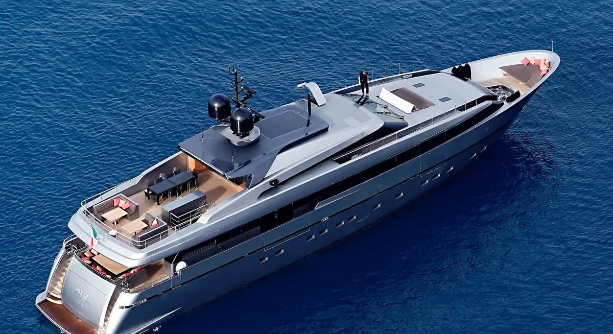 4A yacht charter 5
