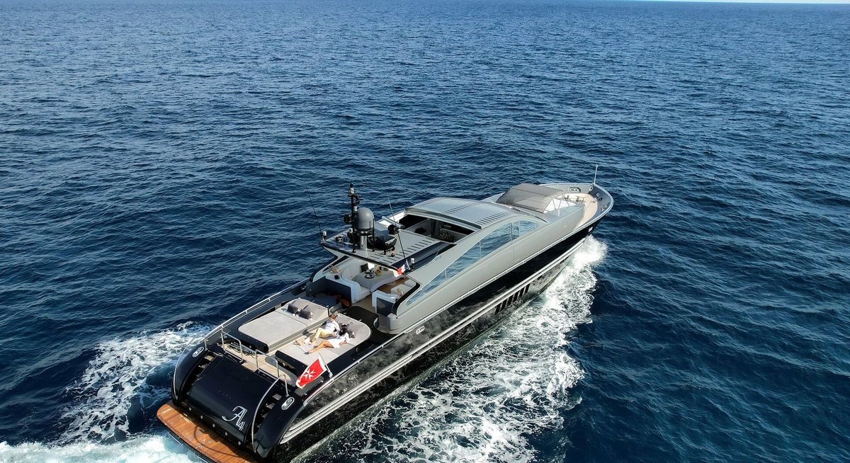 A4 yacht charter 5