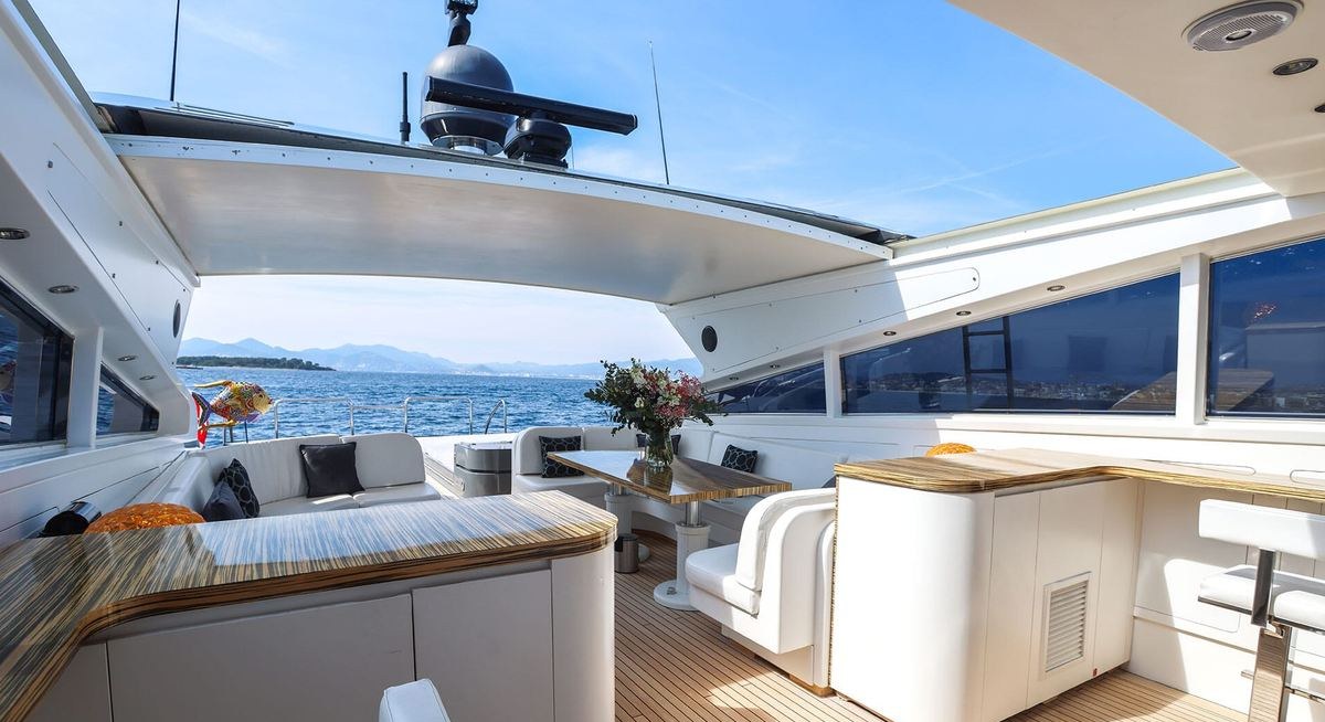 A4 yacht charter 3