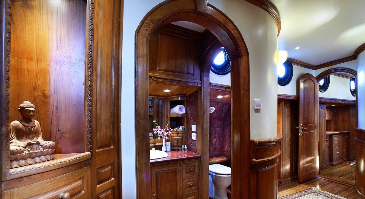 ADELAAR yacht charter 4
