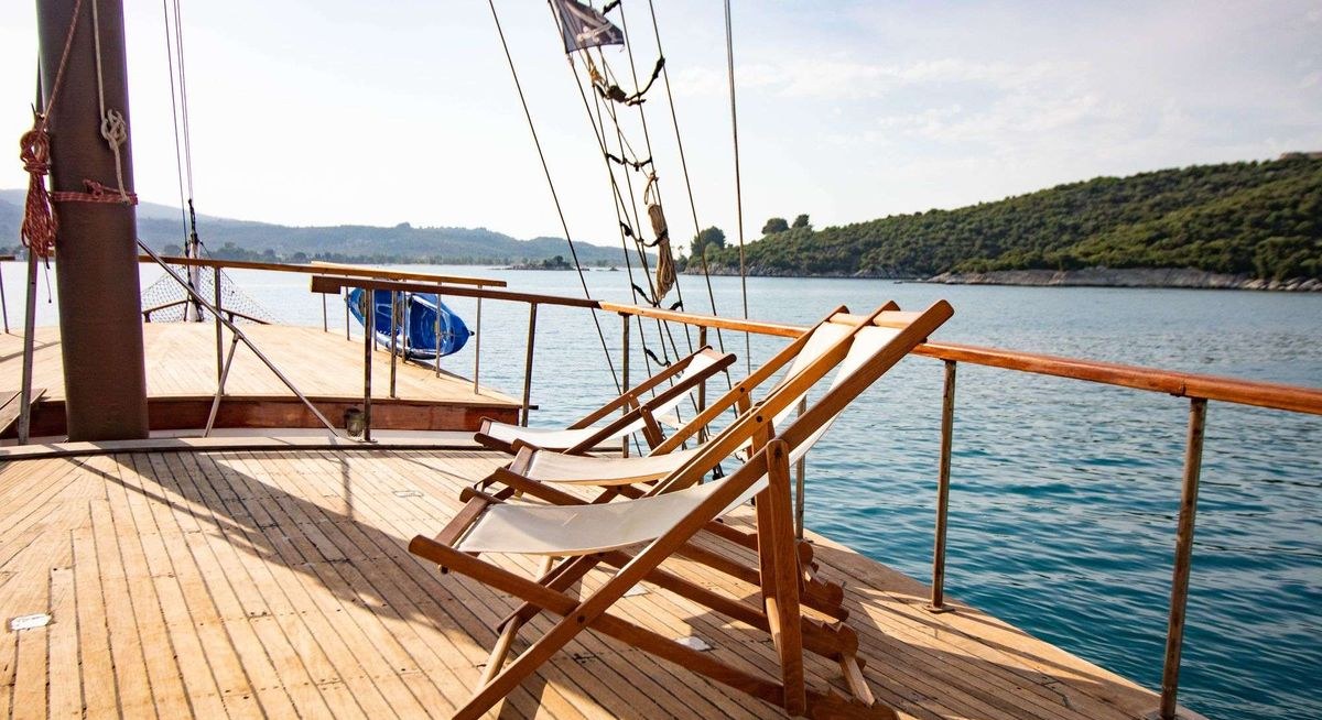 AEGEOTISSA II yacht charter 3