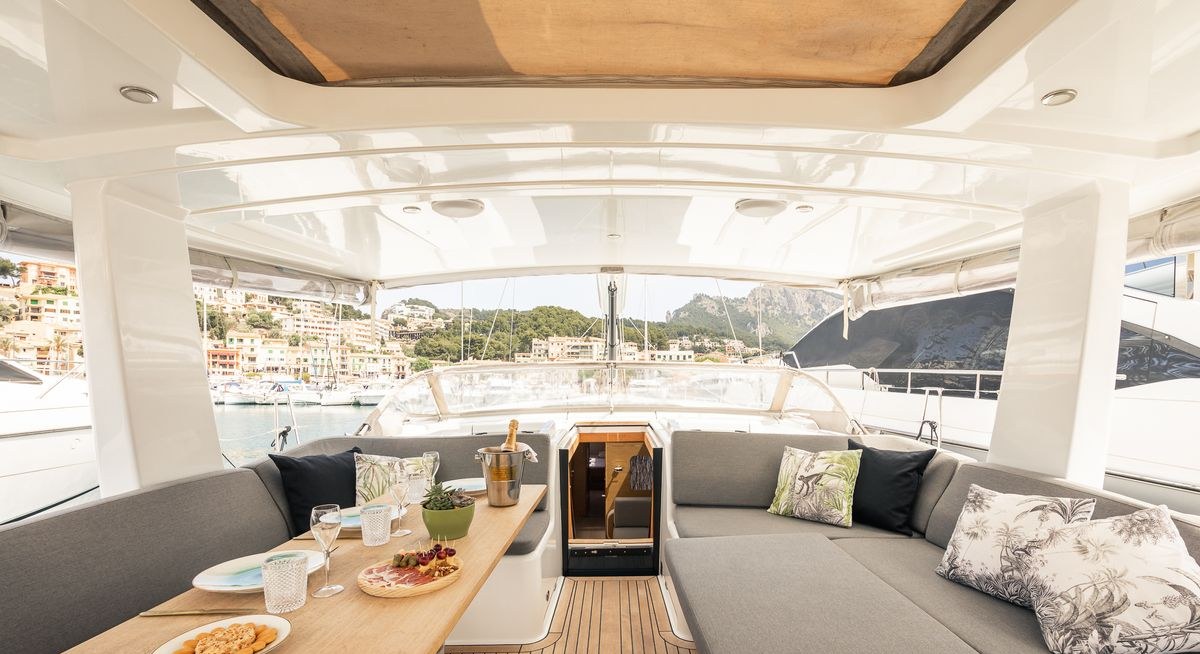 AGARIMO SIX yacht charter 2