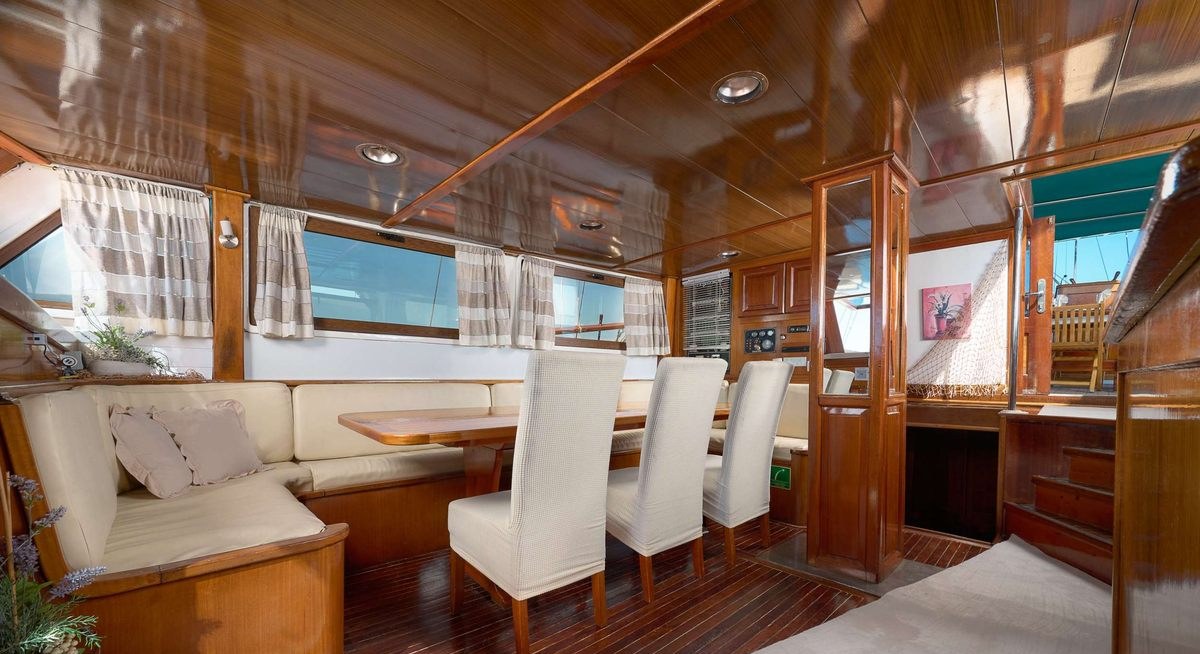 AGORA yacht charter 5