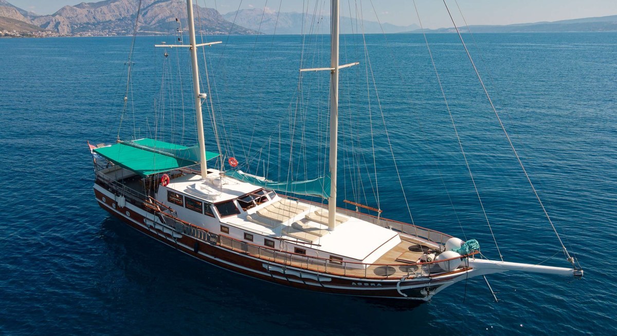 AGORA yacht charter 1