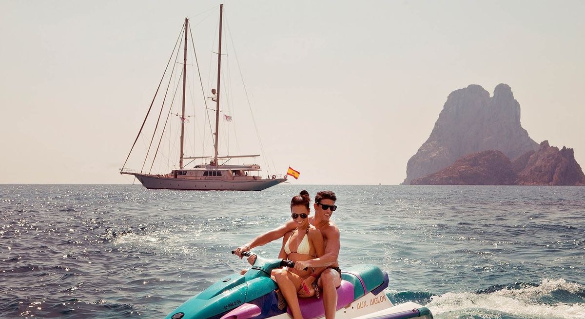 AIGLON yacht charter 1