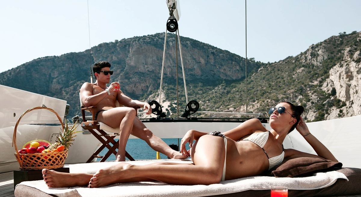 AIGLON yacht charter 3