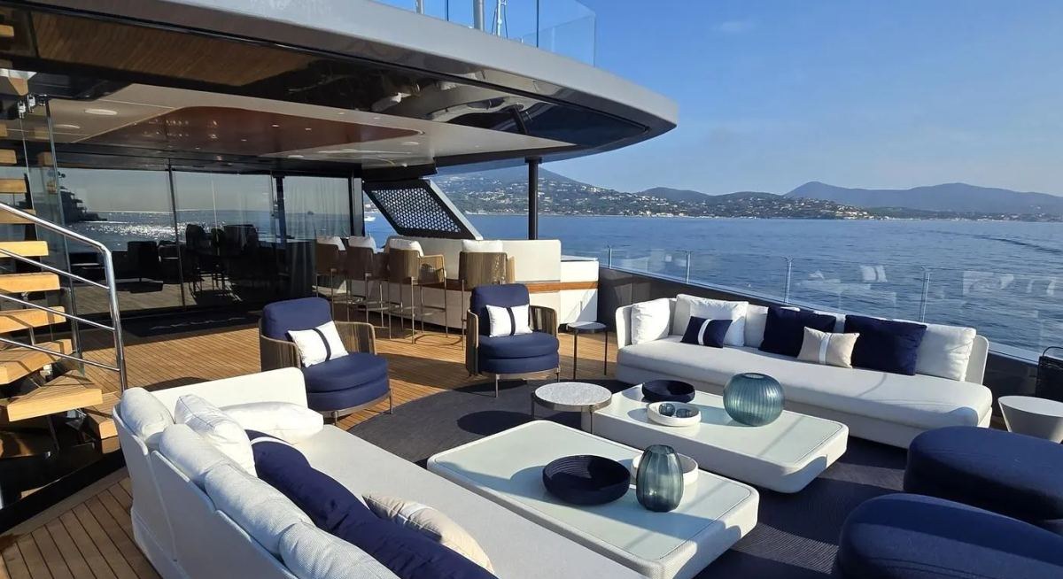 AKULA yacht charter 4
