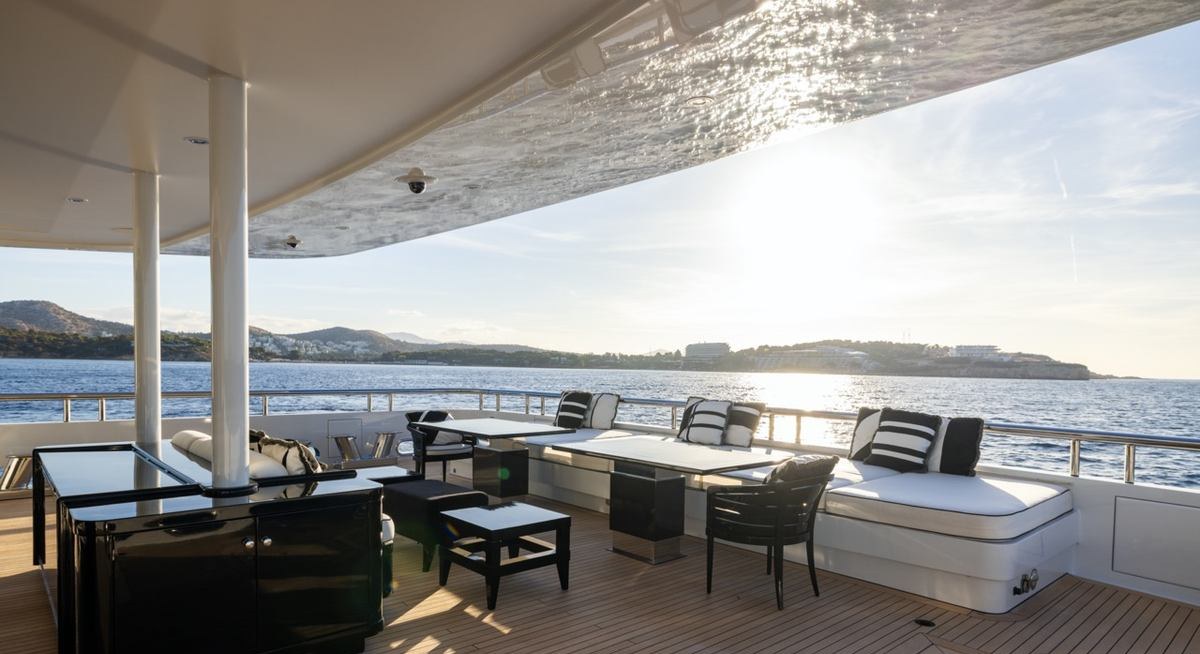 ALFA G yacht charter 4