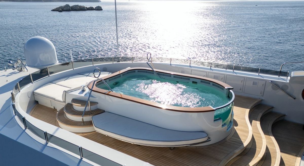ALFA G yacht charter 3