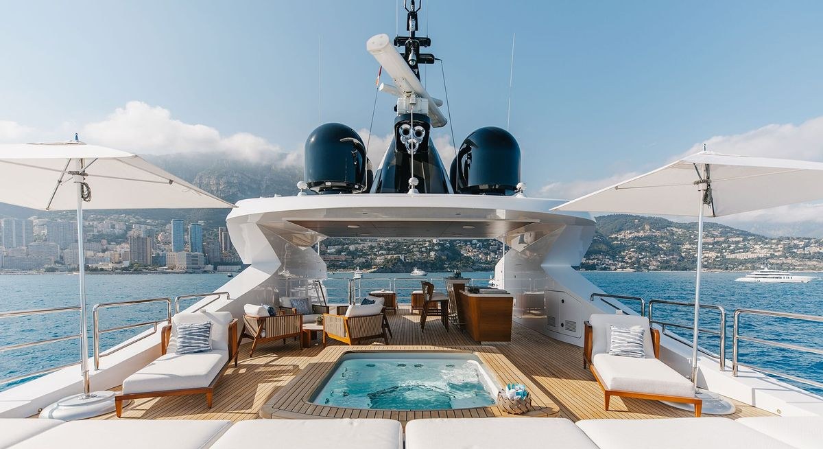 ALFA yacht charter 3