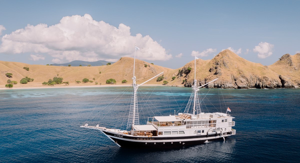 ALIIKAI yacht charter 1
