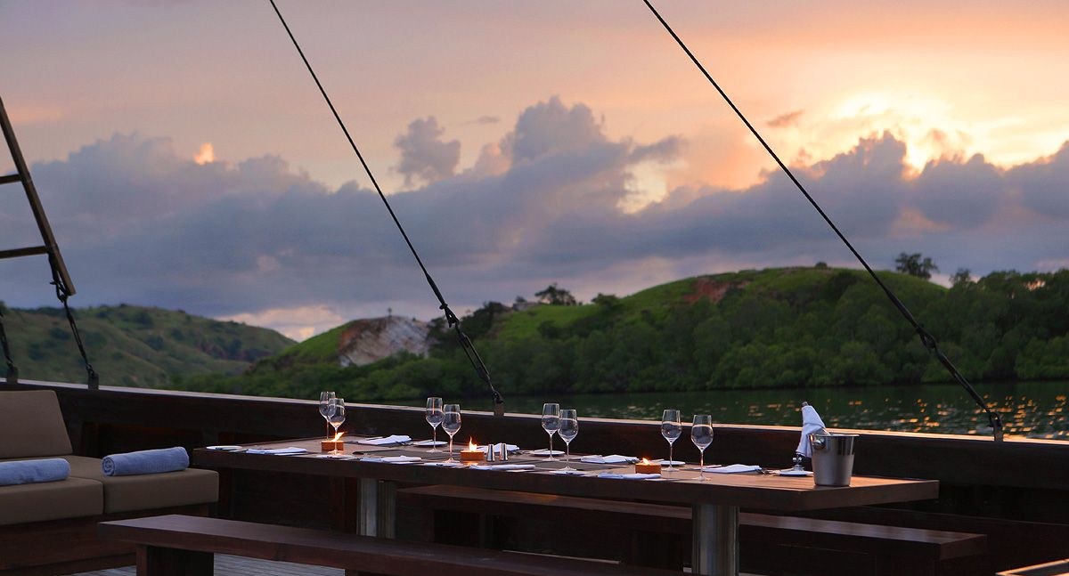 ALILA PURNAMA yacht charter 3