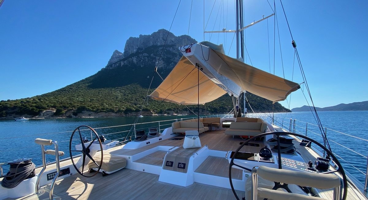 ALIX yacht charter 3