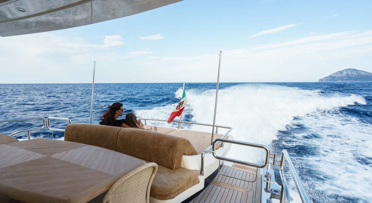 ALLIE yacht charter 4