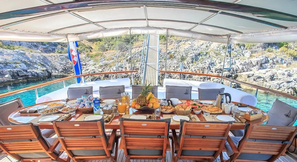 ALLURE E yacht charter 2