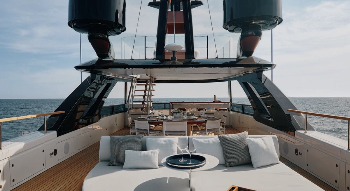 ALLURIA yacht charter 3