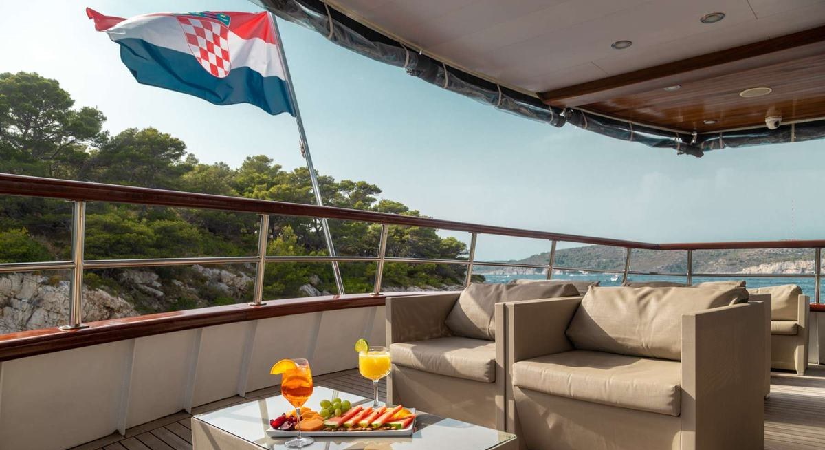 ALMISSA yacht charter 4