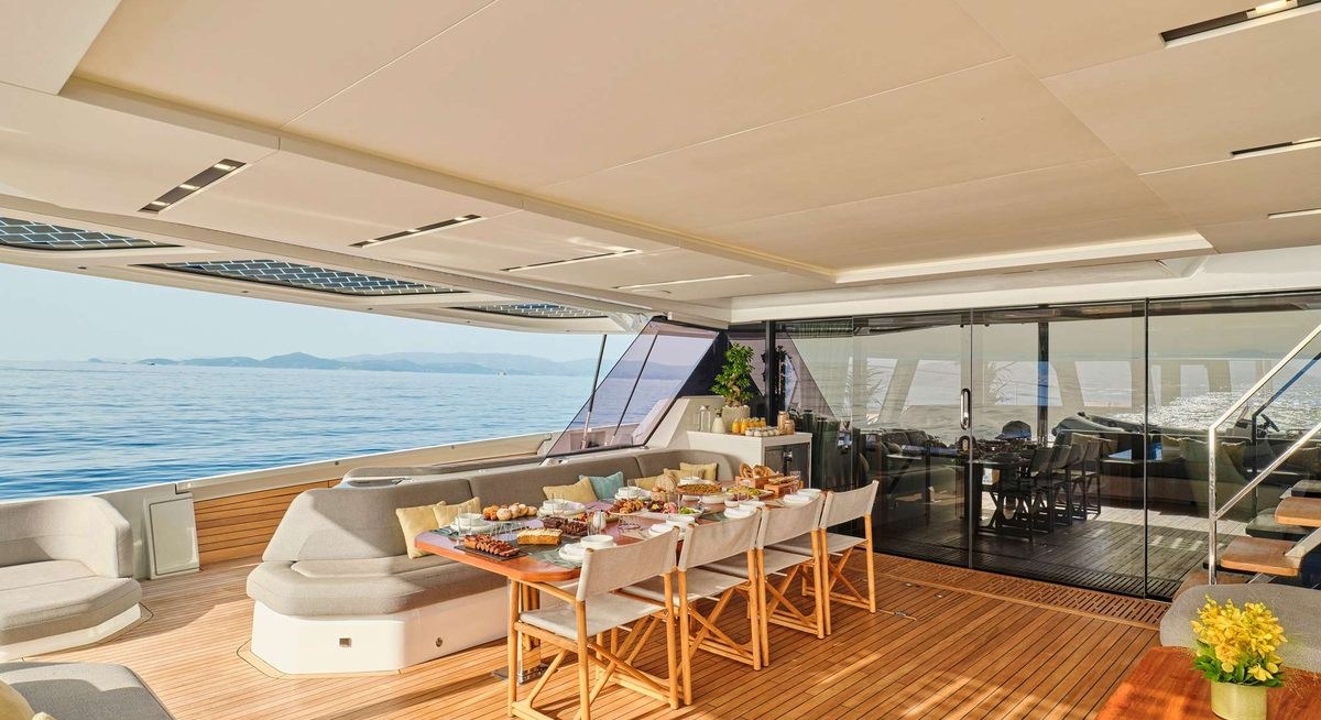 ALOIA 80 yacht charter 4