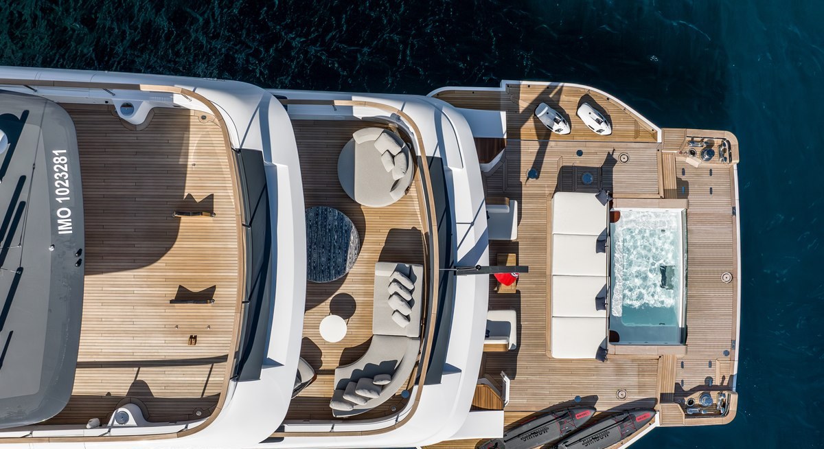 ALPHA WAVES yacht charter 5