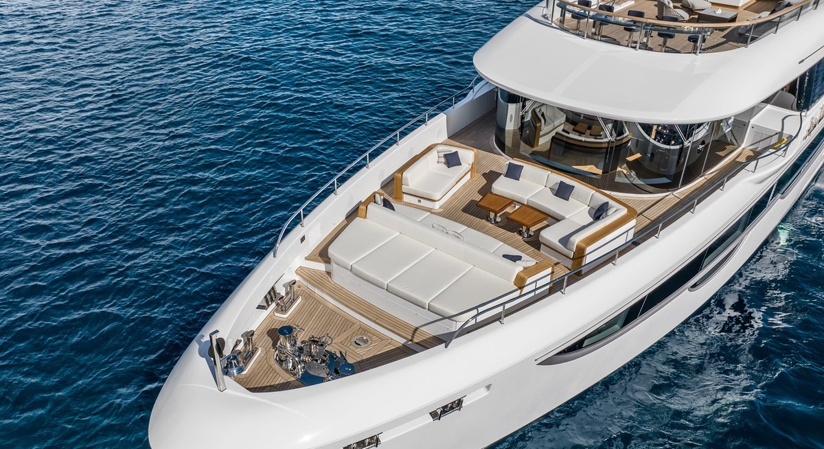 ALPHA WAVES yacht charter 2