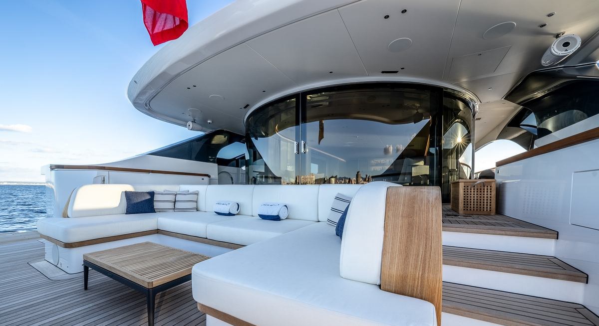 ALPHA WAVES yacht charter 4