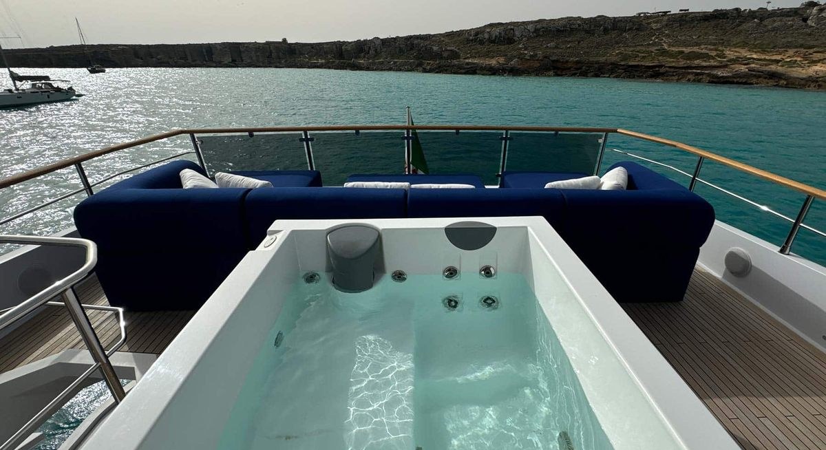 ALTVS yacht charter 3