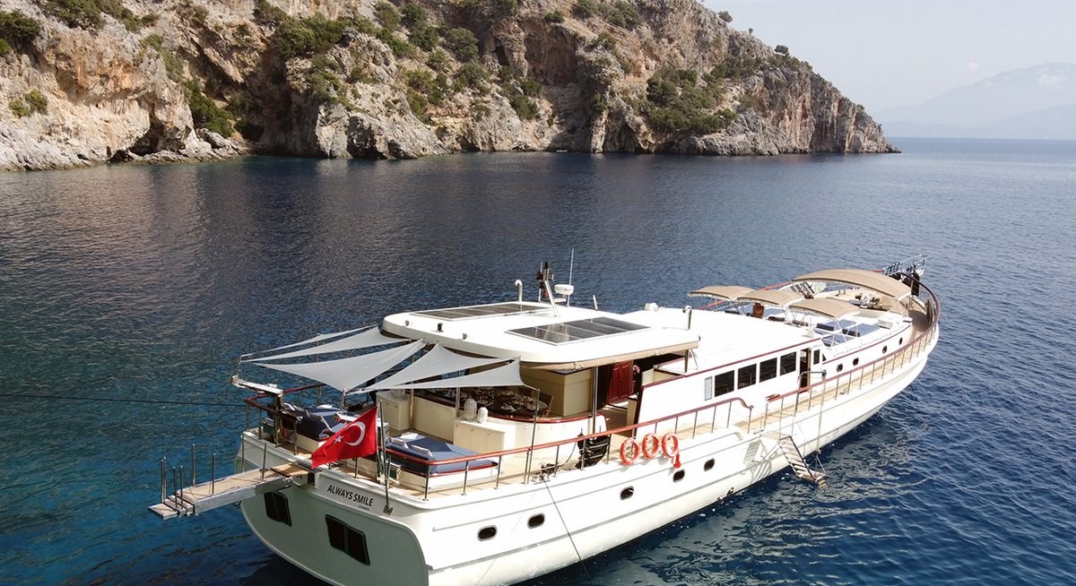 ALWAYS SMILE yacht charter 5