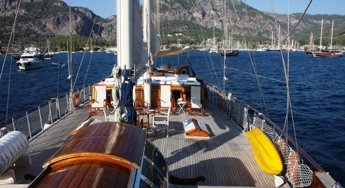 AMAZON SOLO yacht charter 2
