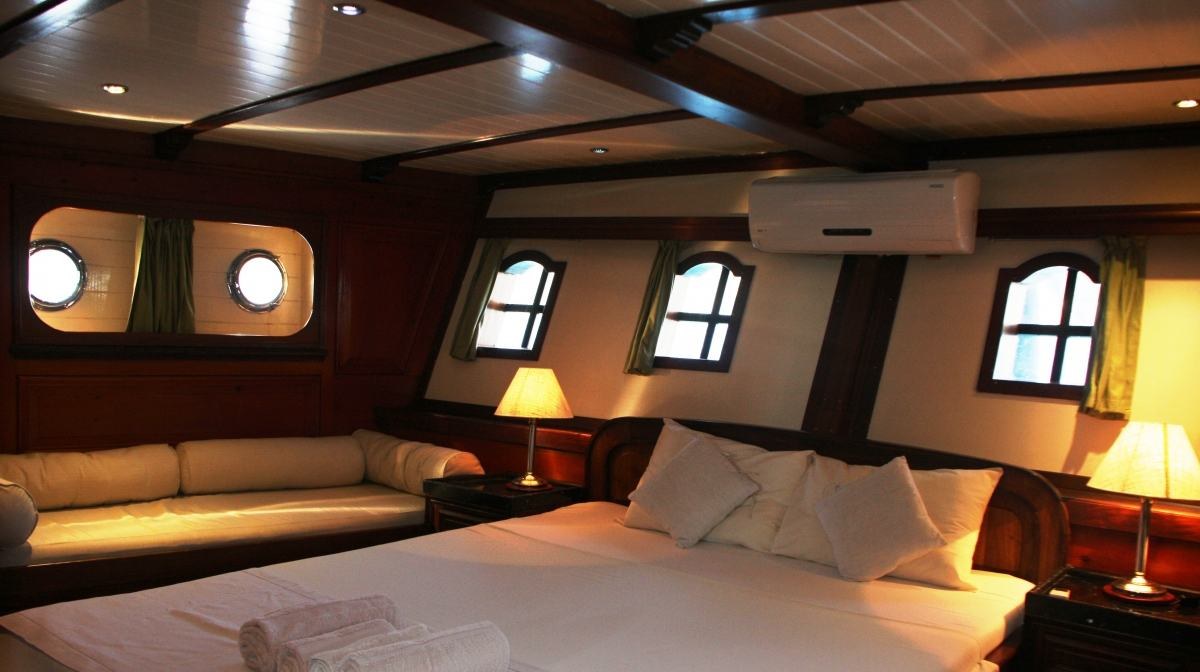 AMAZON SOLO yacht charter 4