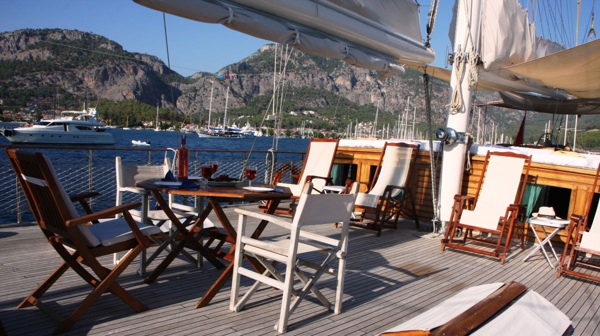 AMAZON SOLO yacht charter 3