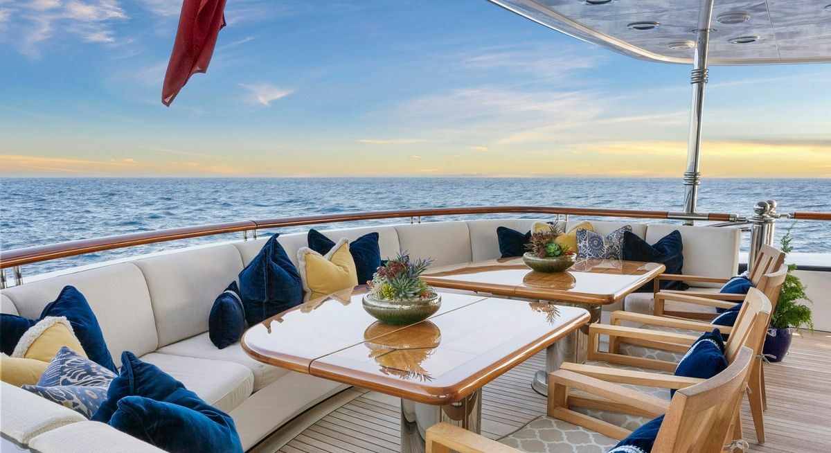 AMICA MEA yacht charter 3