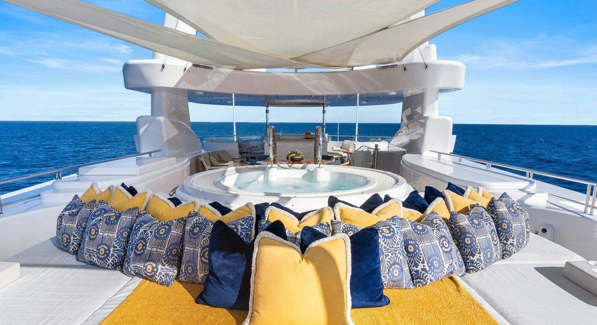 AMICA MEA yacht charter 2