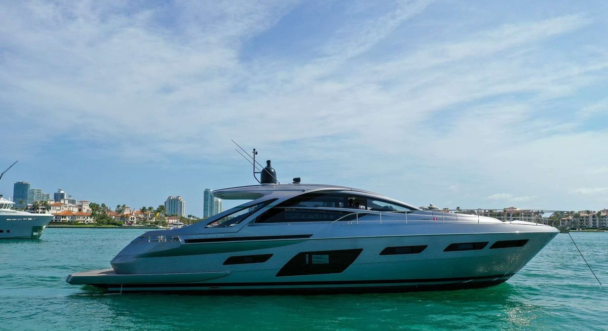 AMICI yacht charter 1