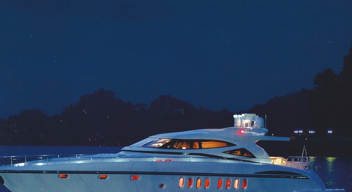 AMIR III yacht charter 2