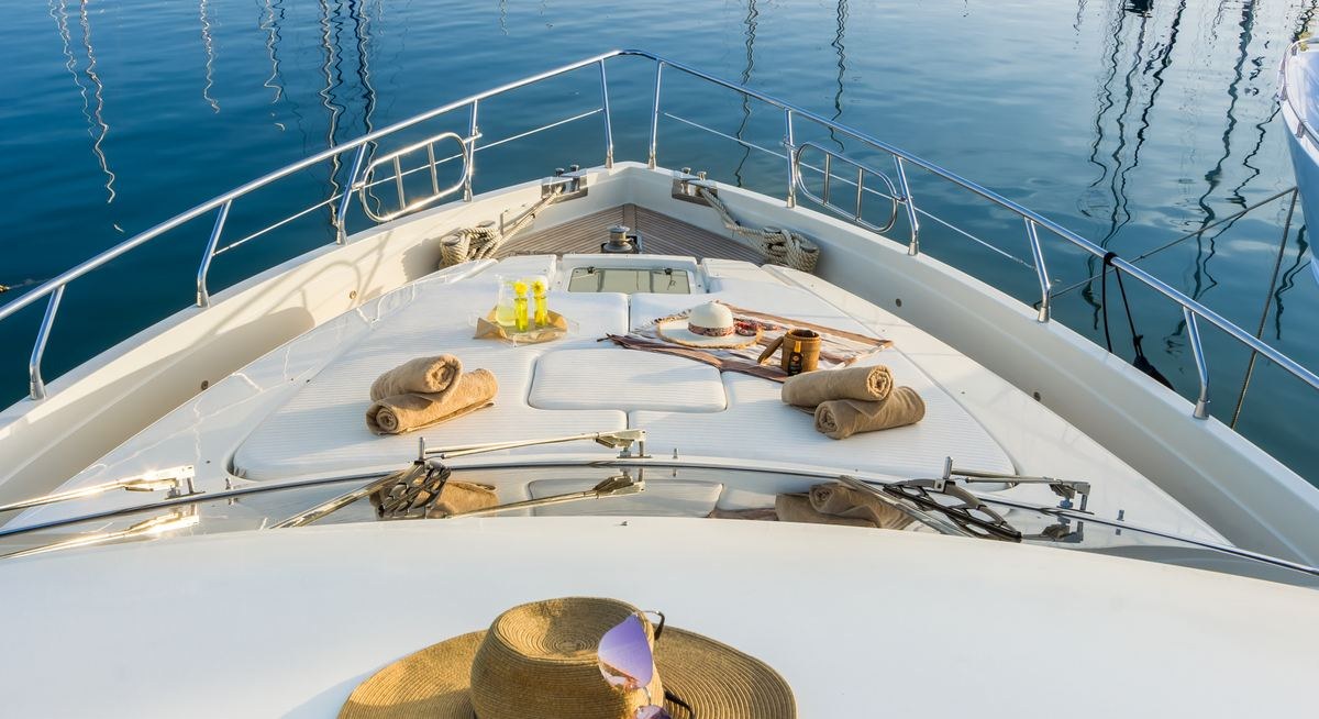 AMORAKI yacht charter 2