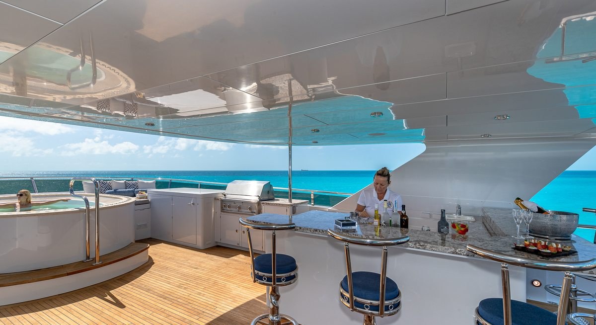 AMORE yacht charter 3