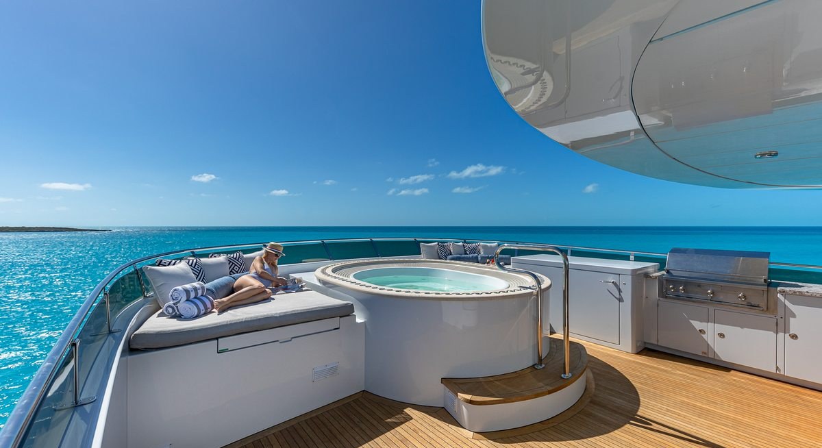 AMORE yacht charter 2