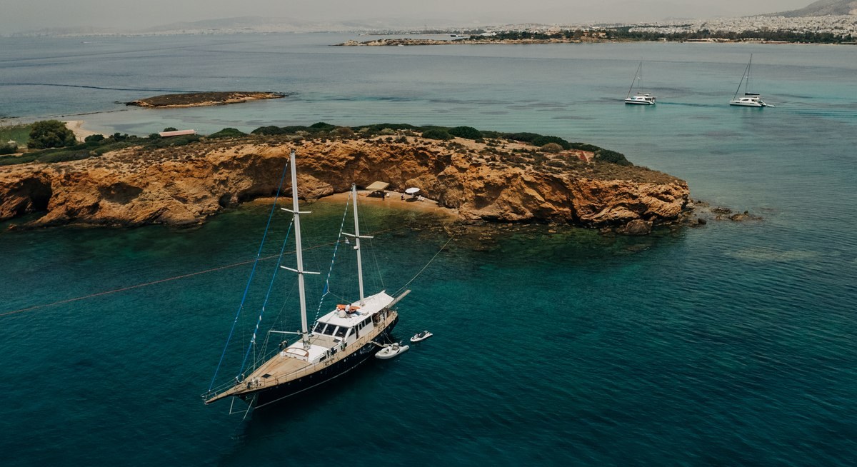 ANEMOS yacht charter 5