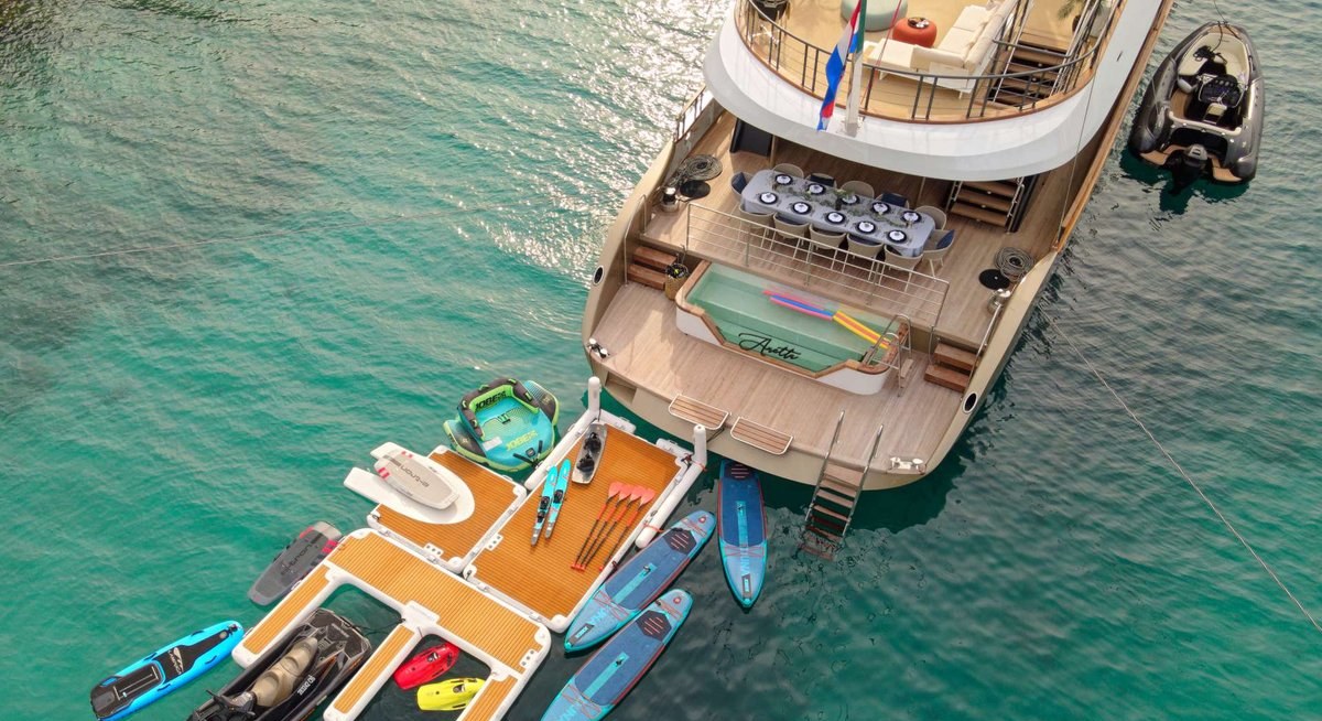 ANETTA yacht charter 5