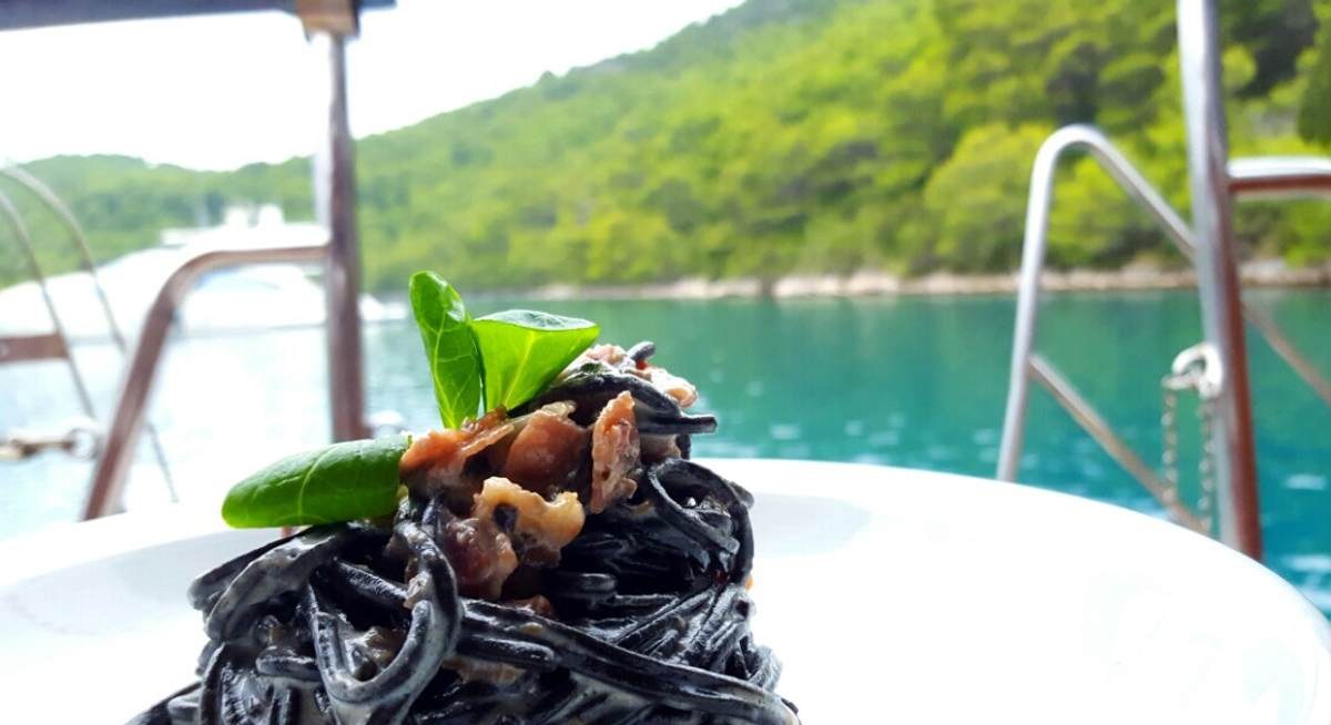 ANGELICA yacht charter 1