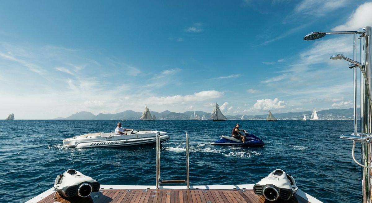 ANGKALIA yacht charter 4