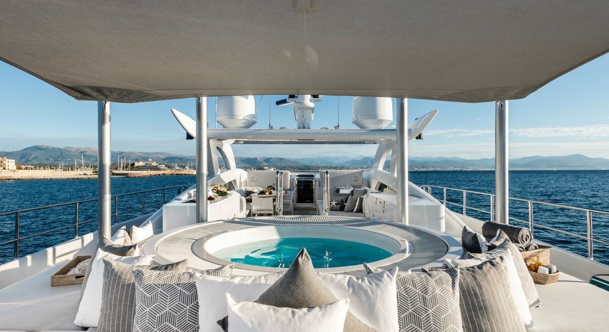 ANGKALIA yacht charter 3