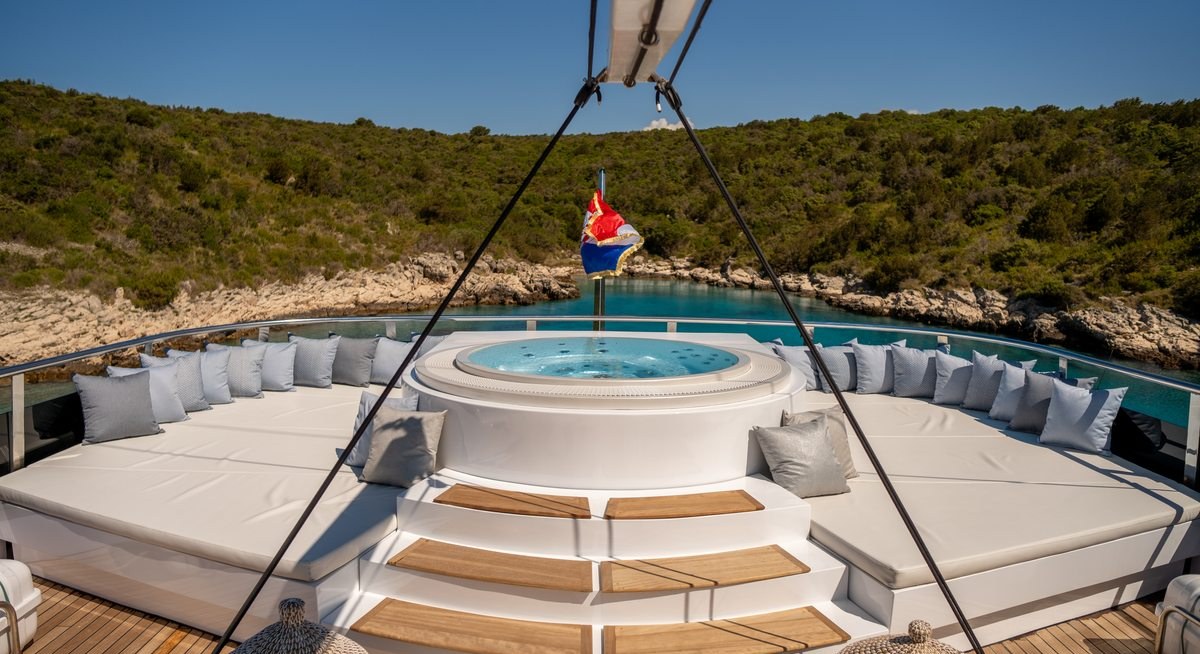 ANIMA MARIS yacht charter 3