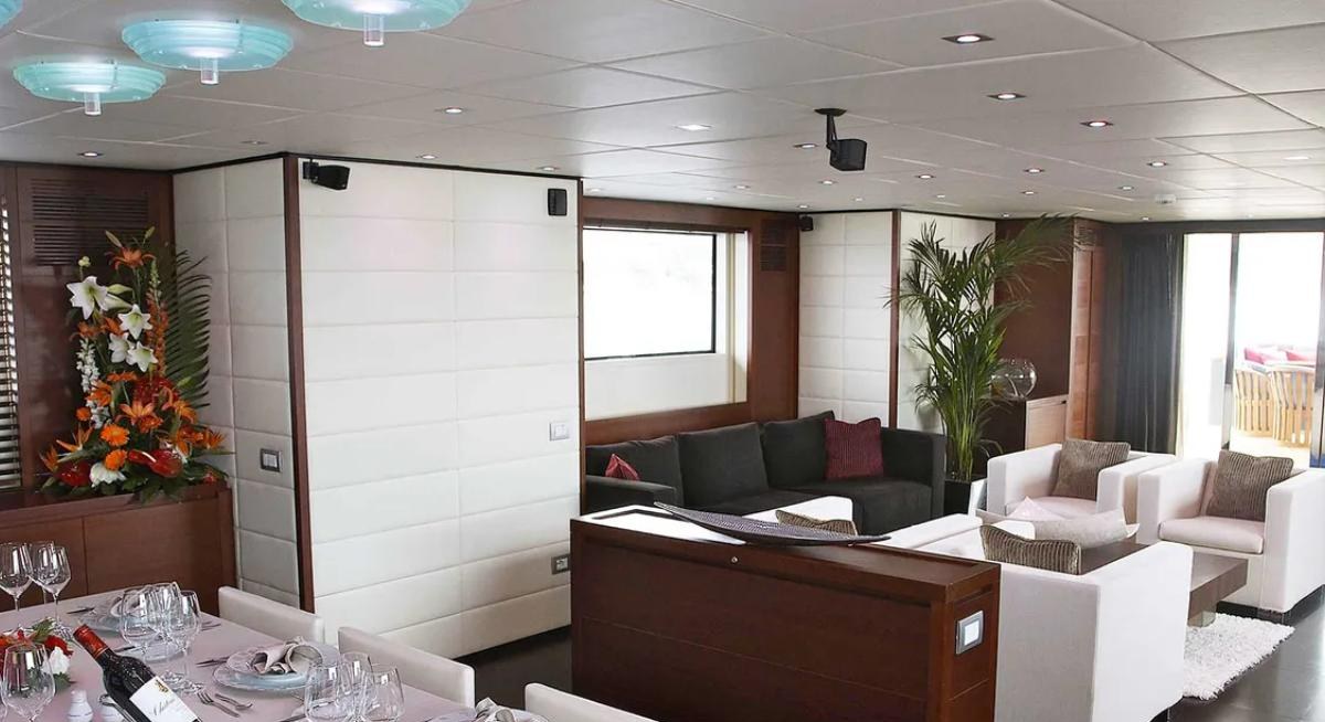 ANNAMIA yacht charter 4