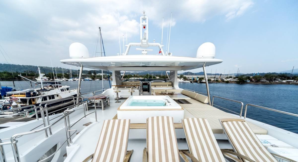 ANTONIA II yacht charter 4